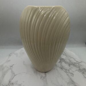 LENOX Creme Mirage Medium Vase-NWT!